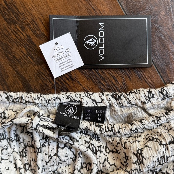 NWT Volcom Bae Bae Doll Black and White Floral Tie Top Tube Top size large (A18) - Picture 2 of 5